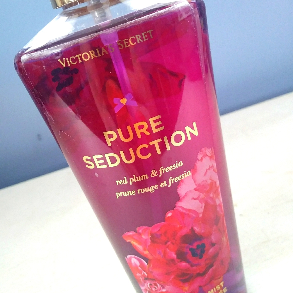 *Free Shipping!* NWOT VS Pure Seduction Body Spray